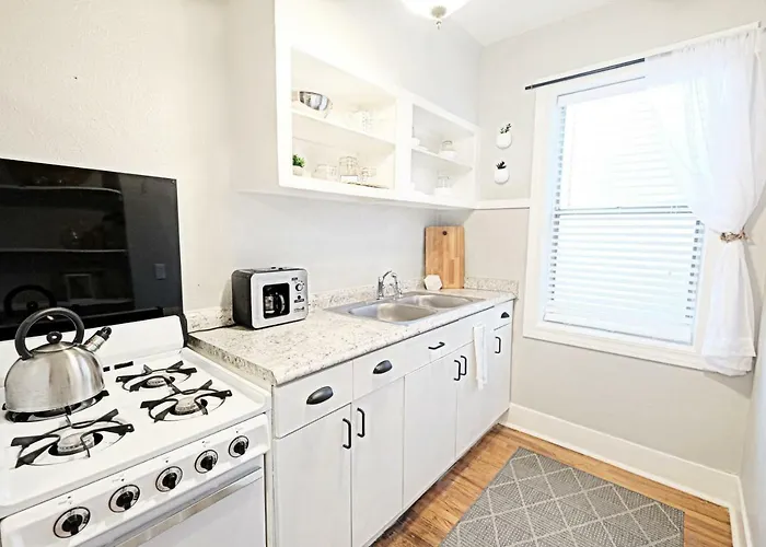 Fresh & Bright, Lower-Greenville Ave Area